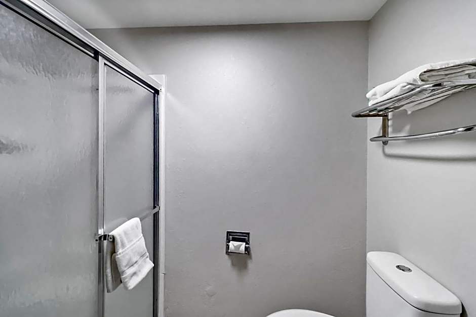 Red Roof Inn & Suites Fayetteville-Fort Bragg