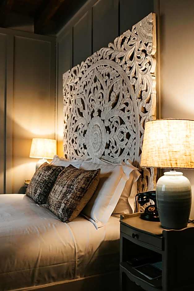 Le Petit Chateau & William de Percy