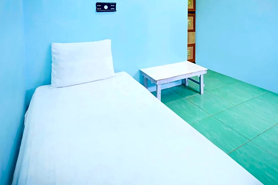 OYO Life 93017 Kost H Soeroso