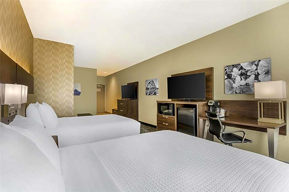 Best Western Plus Parkside Inn & Suites