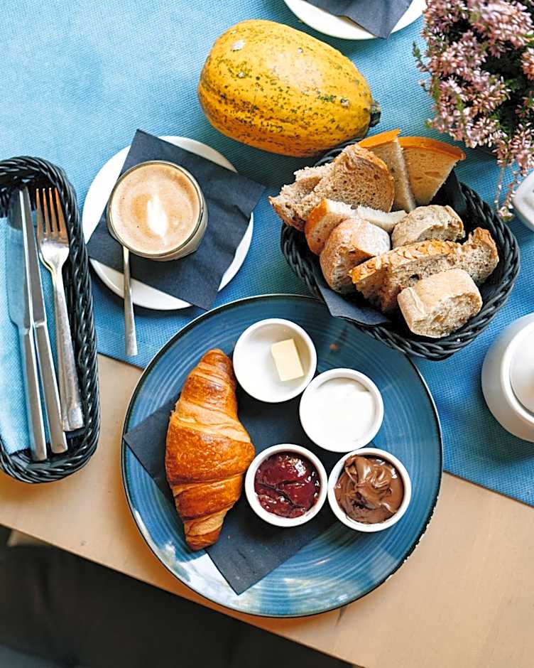 Oak Tree Old Town Apartments