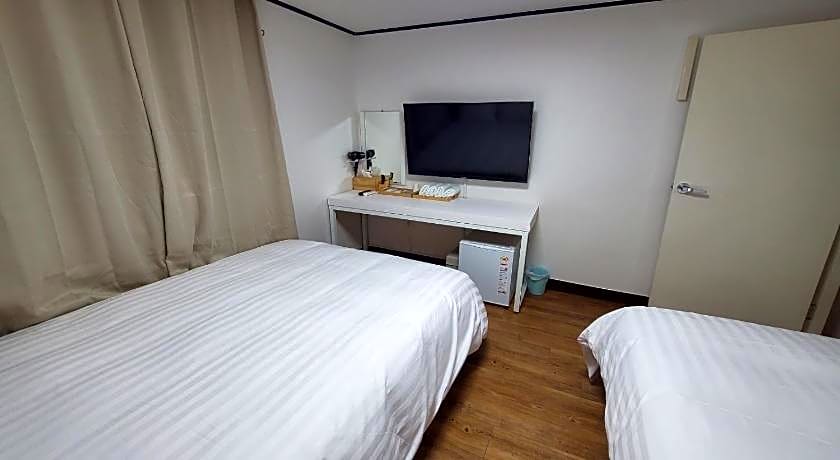 The Oakra Hotel