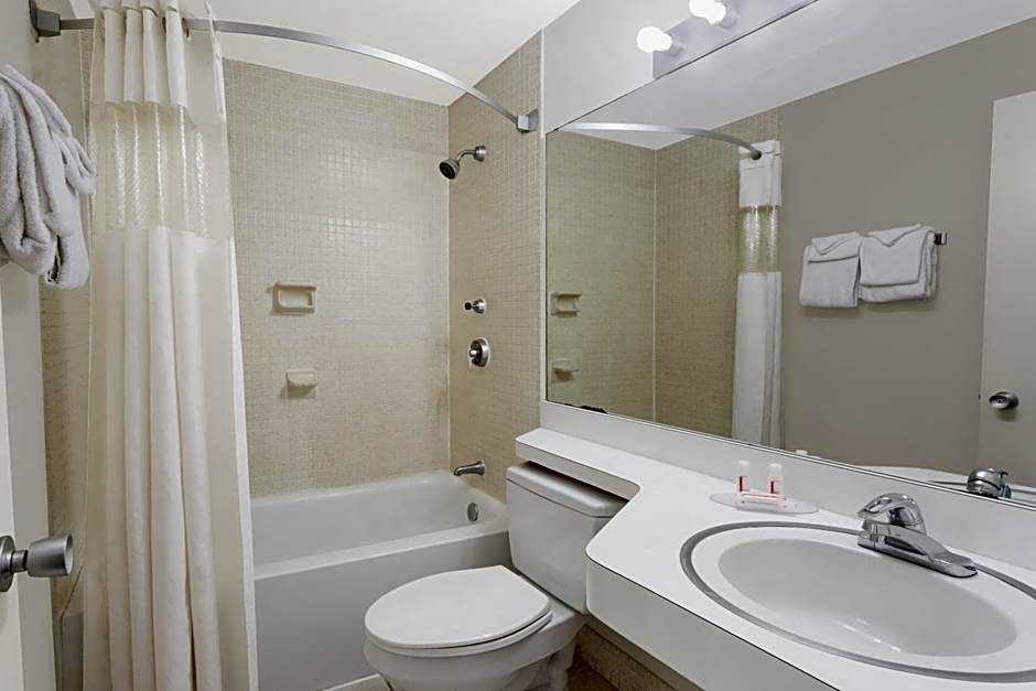 Howard Johnson by Wyndham Vero Beach / Downtown