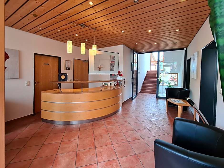 Hotel am Hachinger Bach by Blattl