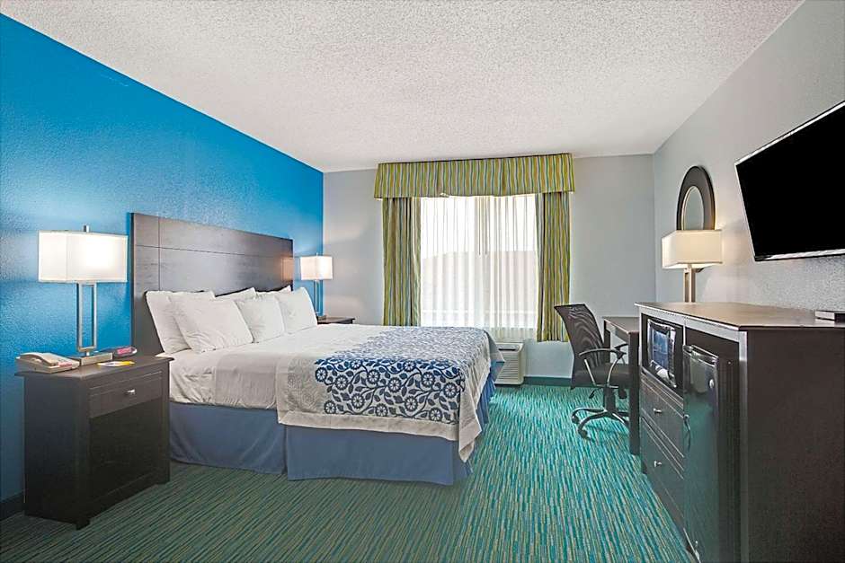 Days Inn by Wyndham Dallas Garland West