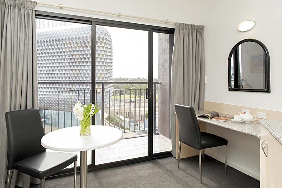 Adelaide Riviera Hotel