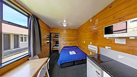 Family Kitchen Cabin for 6 People