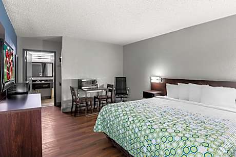 Suite with One King Bed Non-Smoking