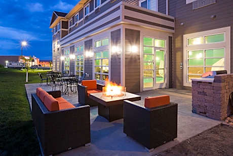 GrandStay Hotel & Suites Valley City