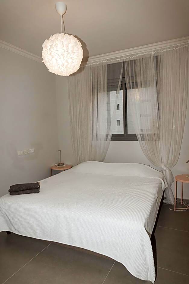 V-Home Dotan apartment