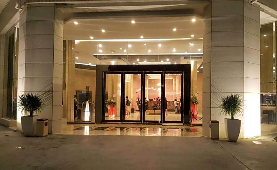 Hotel Royale Signature