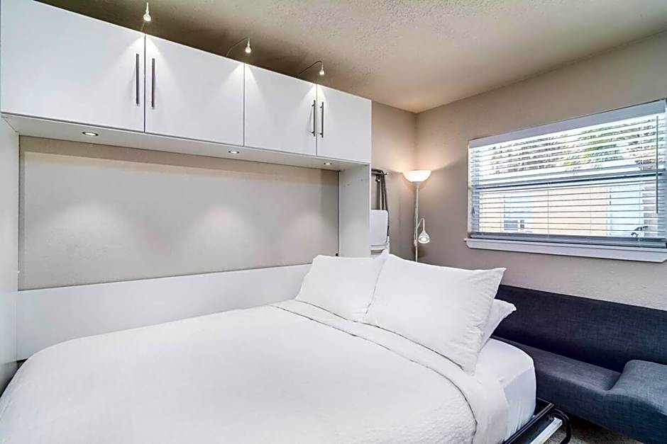 Boutique Vacation Rental Complex At Beach