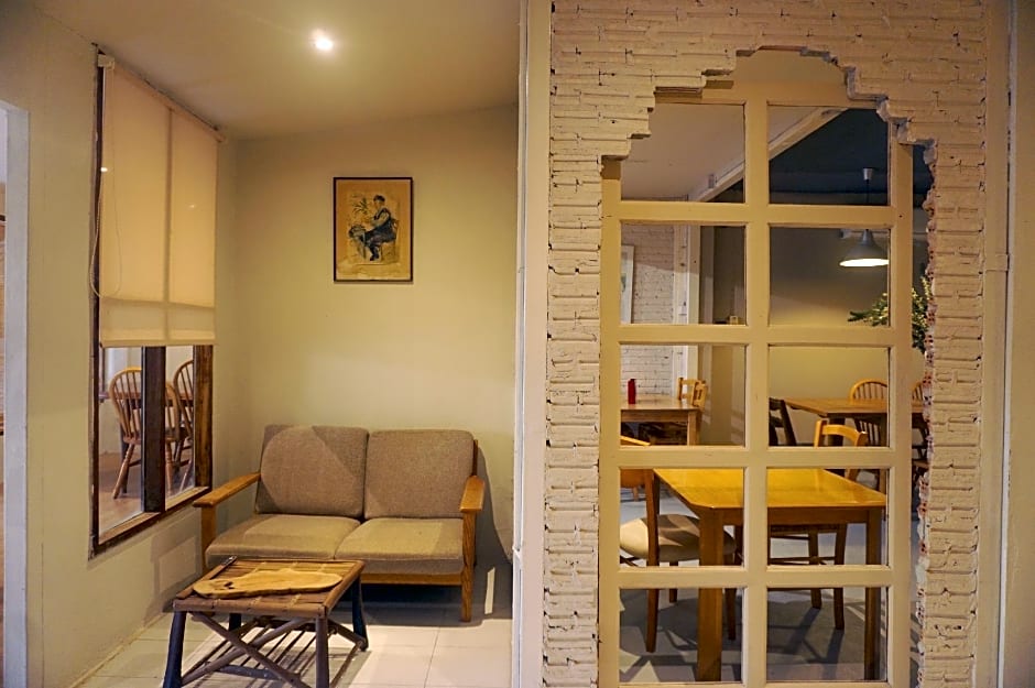 THE GOOSE HOUSE UBON