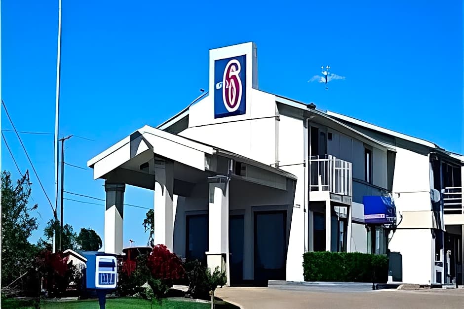 Motel 6-Lancaster, TX - DeSoto - Lancaster