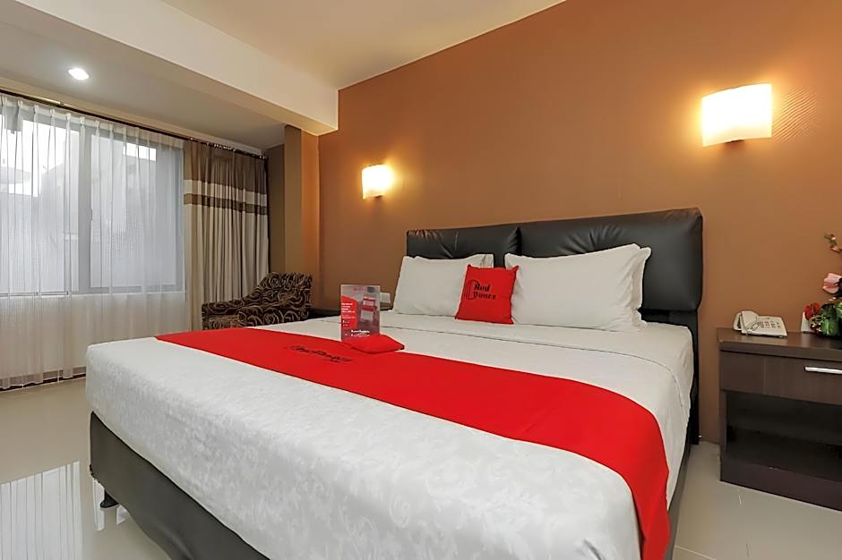 RedDoorz Plus @ Grand Populer Hotel Makassar