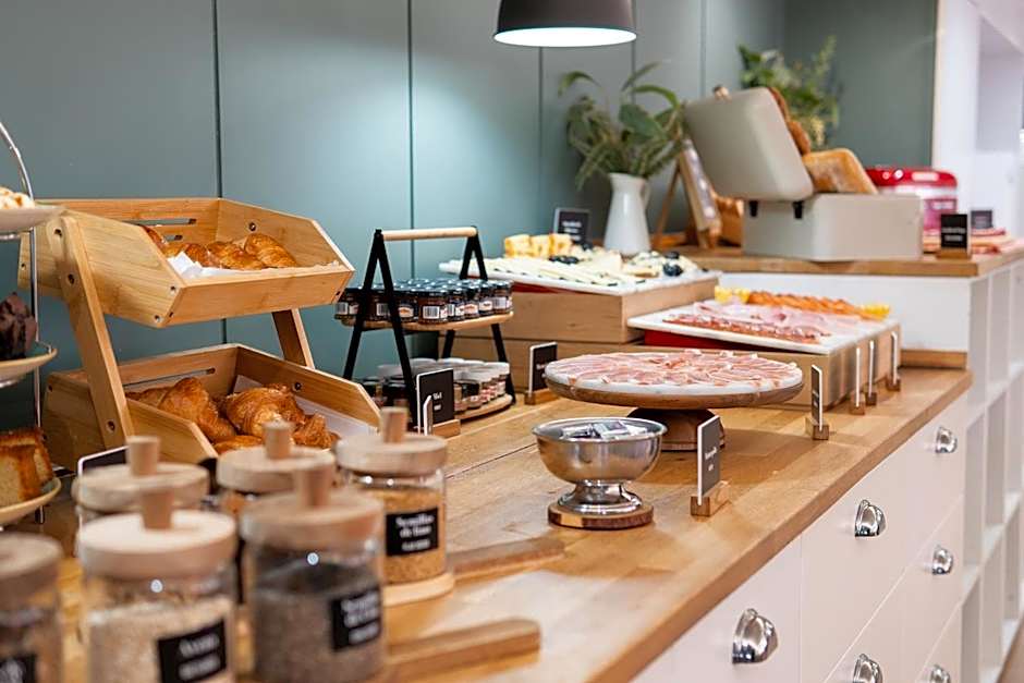 Tres Torres Atiram Hotels