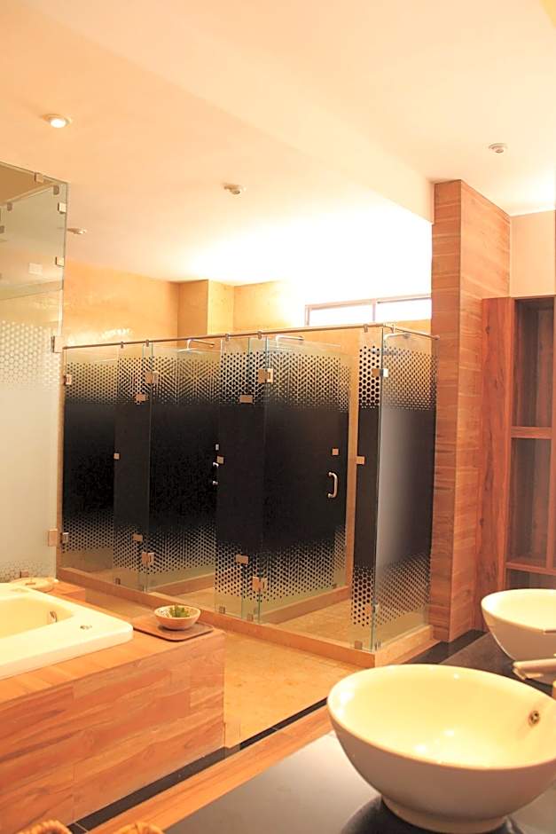Krystal Grand San Miguel