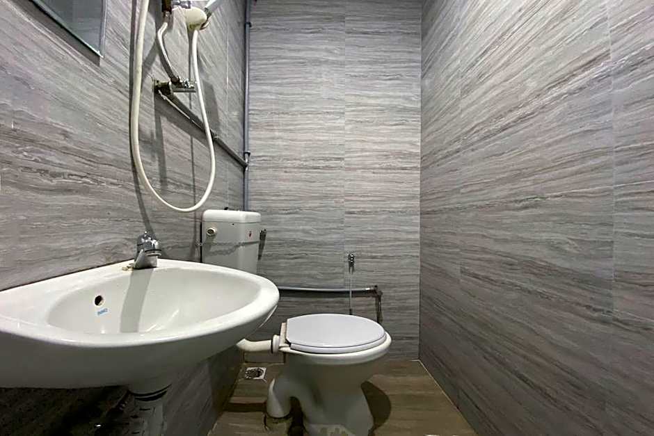 Spot on 89673 Good Friend Hotel