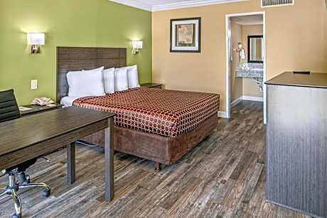 Queen Room - Disability Access