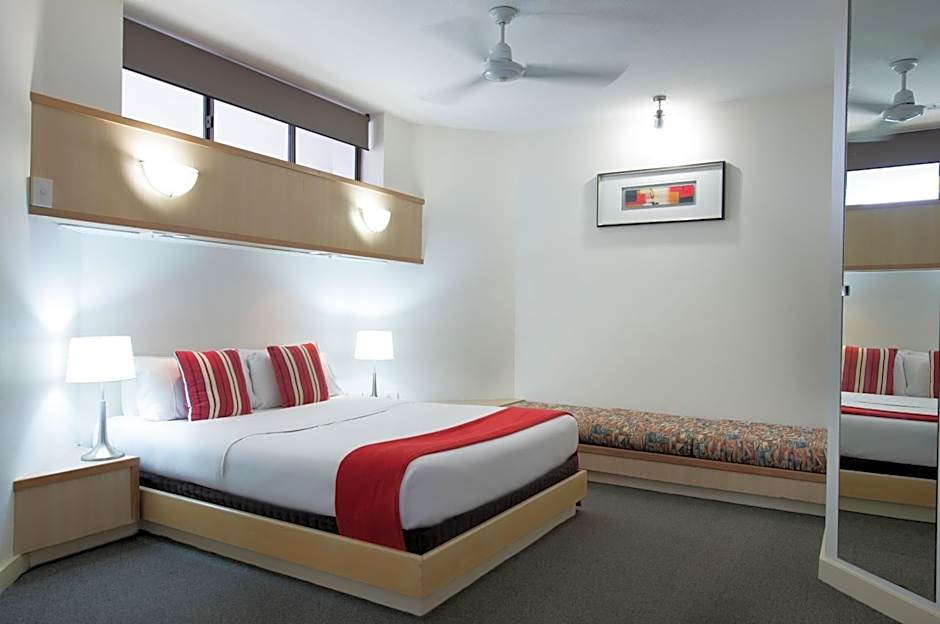 Tiki Hotel Apartments Surfers Paradise