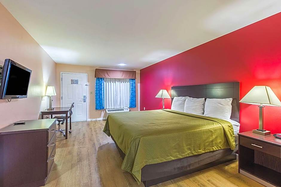 Quality Inn & Suites Bridge City/Orange