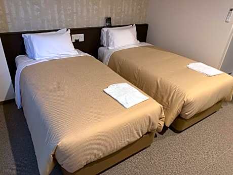 Twin Room - Non-Smoking