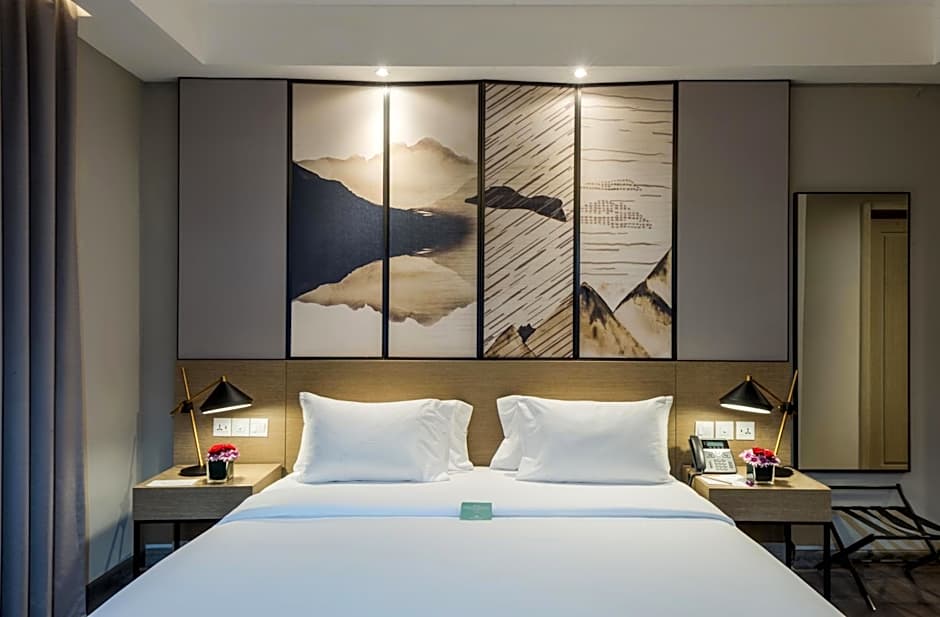 Photo 1 of 2 of Standard 1 King Bed