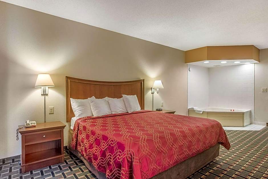 Econo Lodge Inn & Suites Marietta