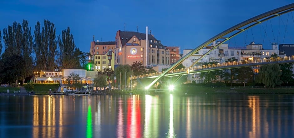 Maximilian Hotel & Apartments Weil am Rhein / Basel