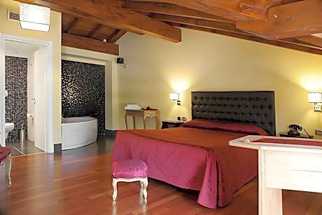 Deluxe Double with Bathtub