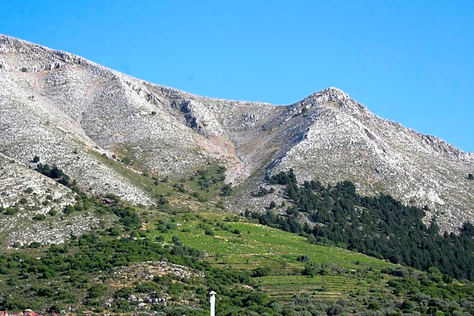 Ataviros Hotel