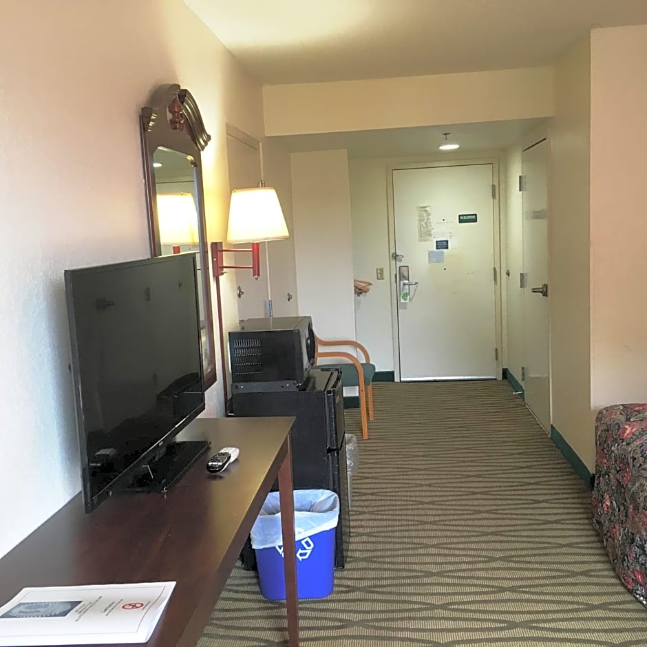 President Inn & Suites