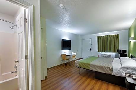 King Room with Spa Bath - Non-Smoking