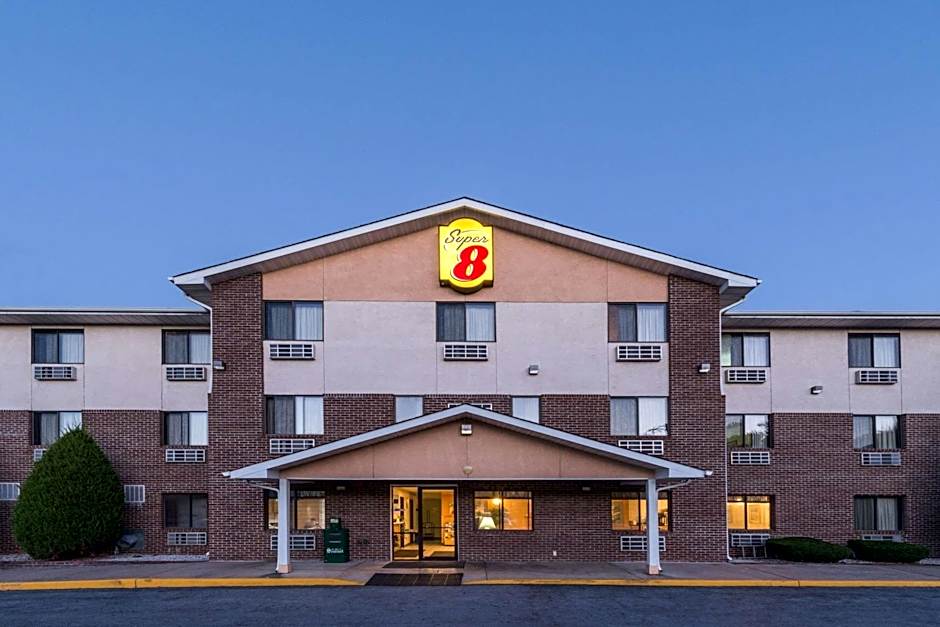 Super 8 by Wyndham Front Royal Near Shenandoah National Park