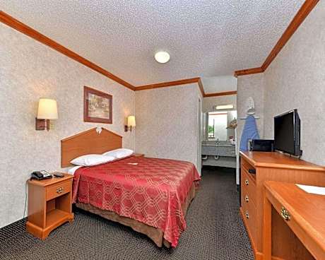 1 Queen Bed, Smoking