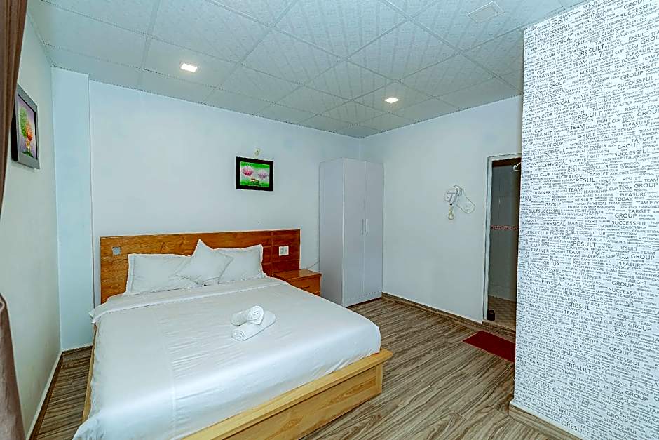 Ken's Backpackers Hotel