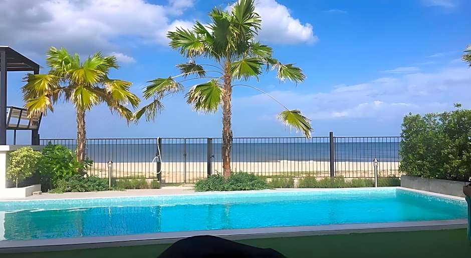 La Playa Pool Villa Beach Front Cha-am Huahin