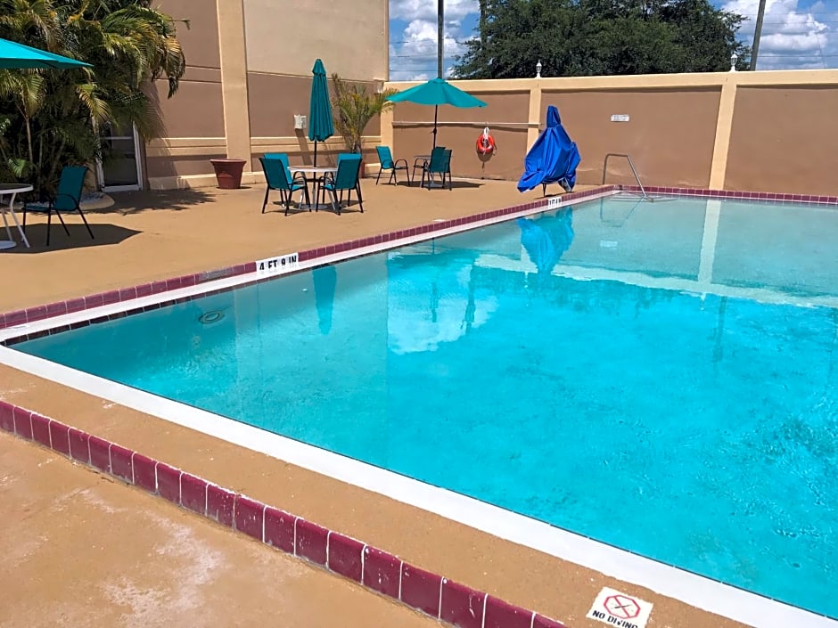 Quality Inn & Suites Winter Park Village Area
