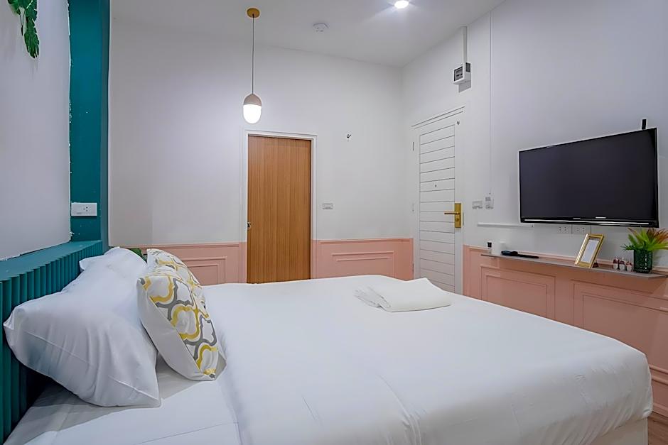 Isara Boutique Hotel and Cafe