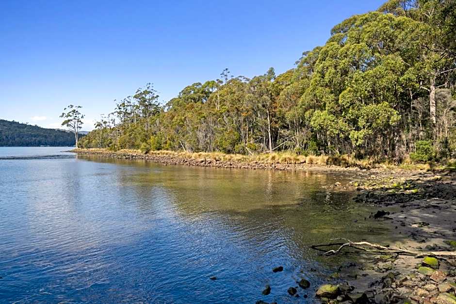 The Fox and Hounds Historic Hotel