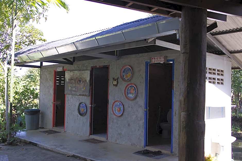 Art House at Chiangdao - Waterlily House