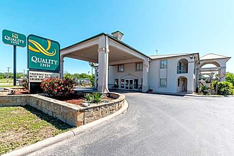 Quality Inn Three Rivers