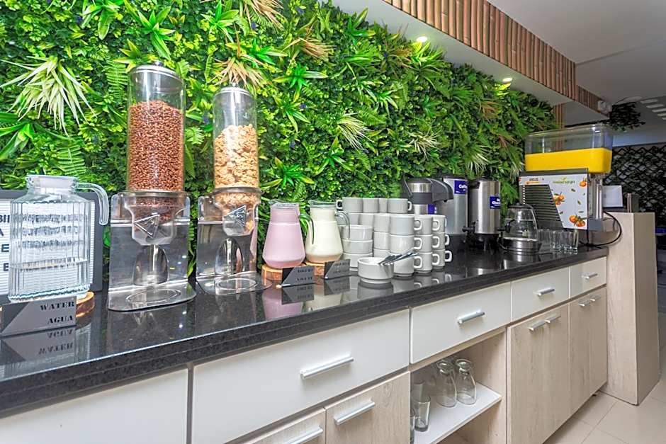 Hotel Laureles Plaza