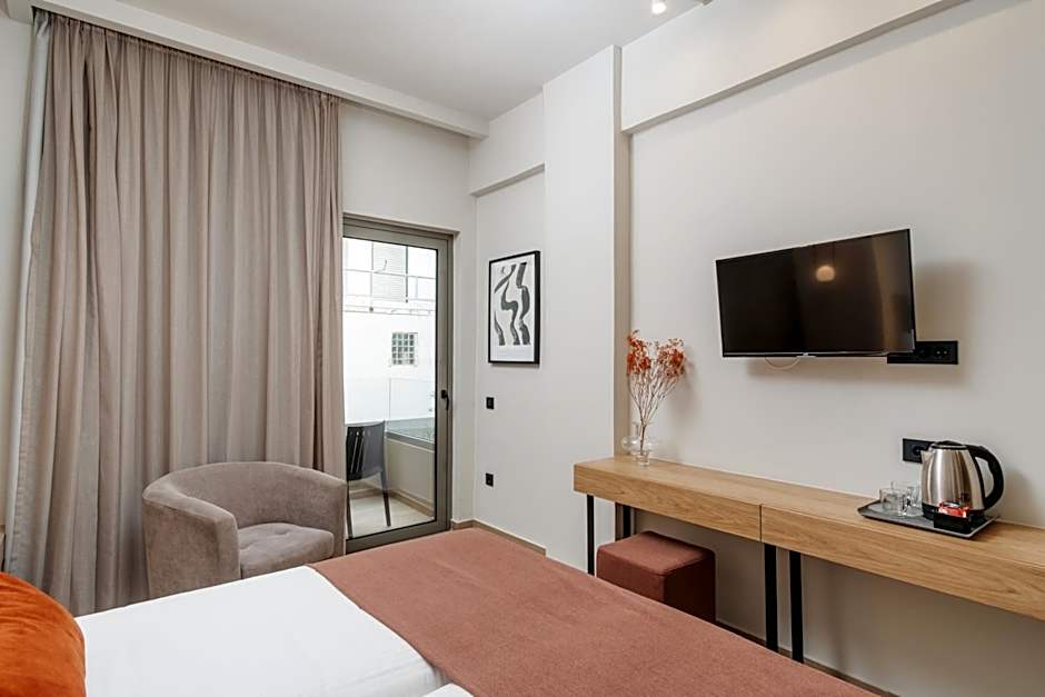 The City Hotel & Suites