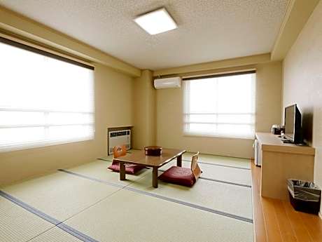 Japanese-Style Room (8 tatami)