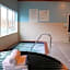 Holiday Inn Express & Suites Marquette By IHG