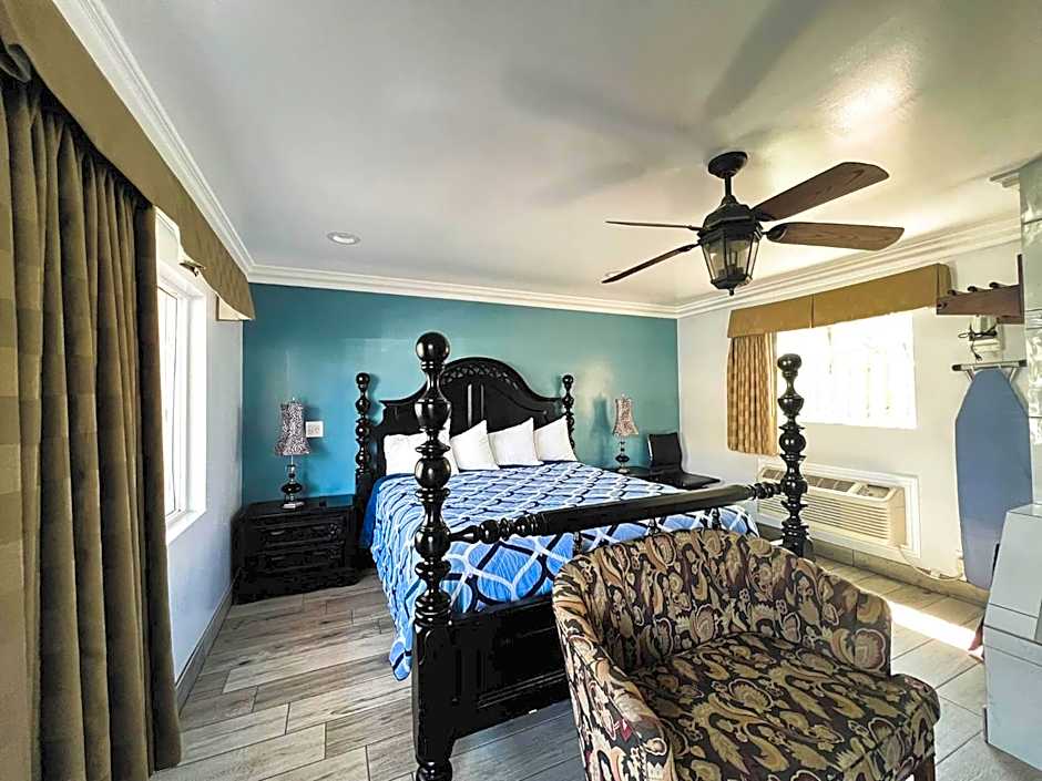 Photo 1 of 15 of 1 King Bed Suite, Jetted Tub