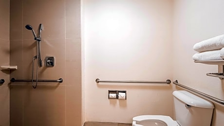 Suite-1 King Bed  Non-Smoking Separate Bedroom Sofabed Balcony Whirlpool High Speed Internet Access 