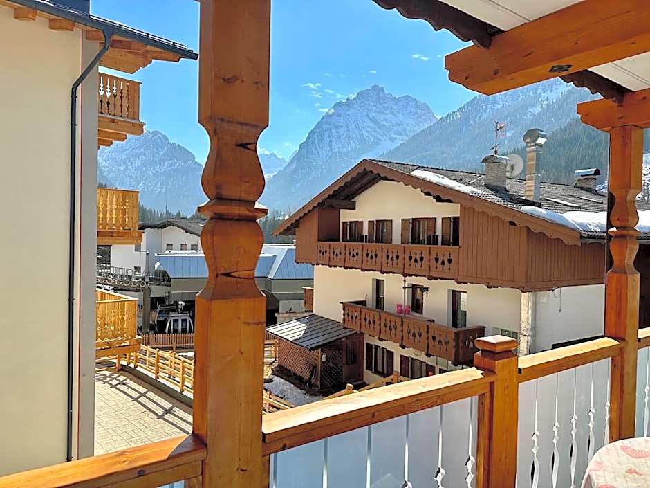 B&B Family Accommodation Canazei SKI-IN SKI-OUT