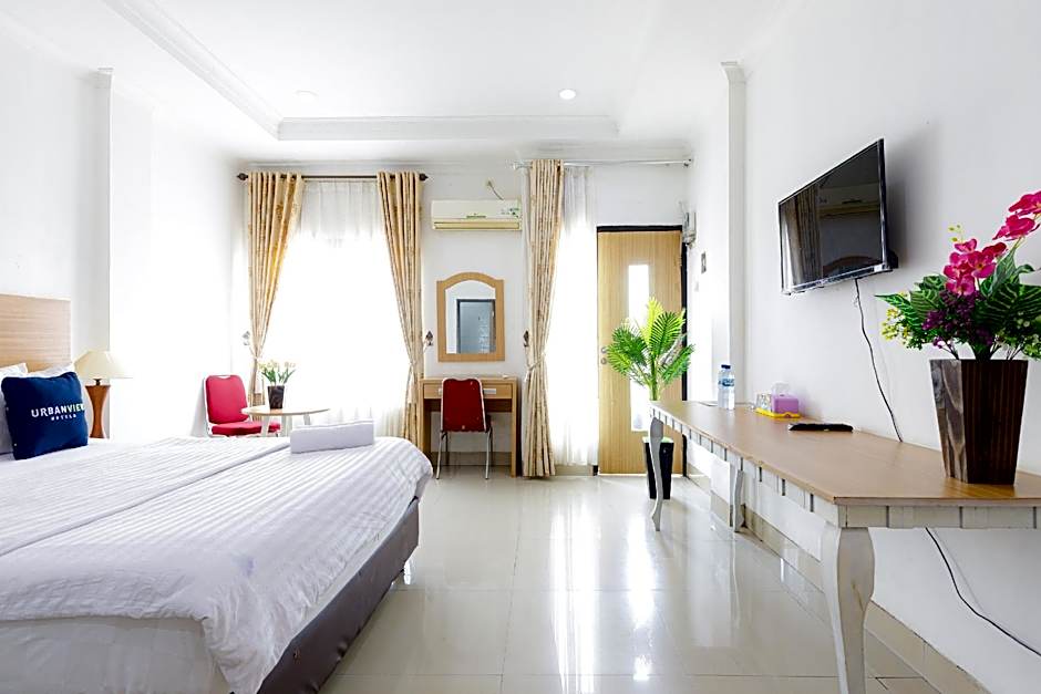 Urbanview SRB Near Mall Ciputra Cibubur